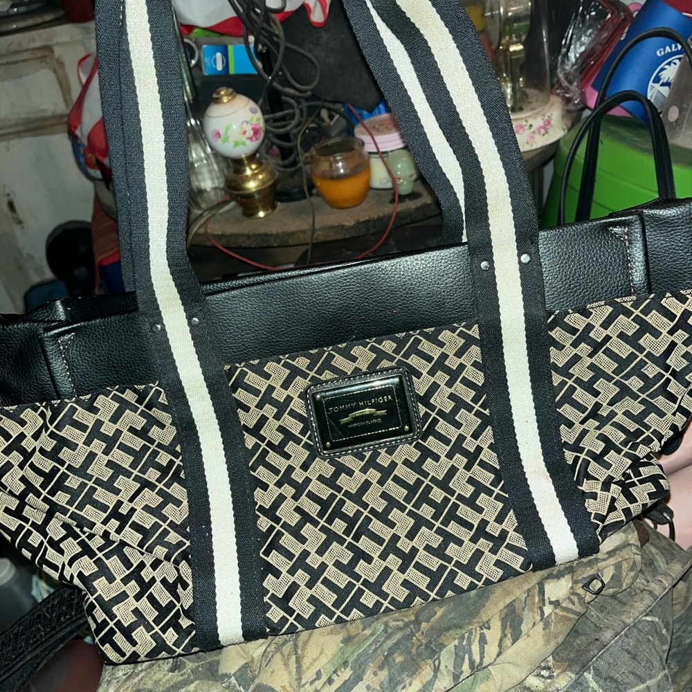 Tommy Hilfiger
monogram sport bag